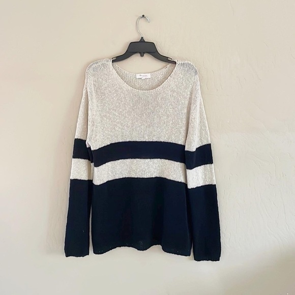 Two by Vince Camuto Sweaters - (5/$25 SALE ✅) Two by Vince Camuto Knit Sweater